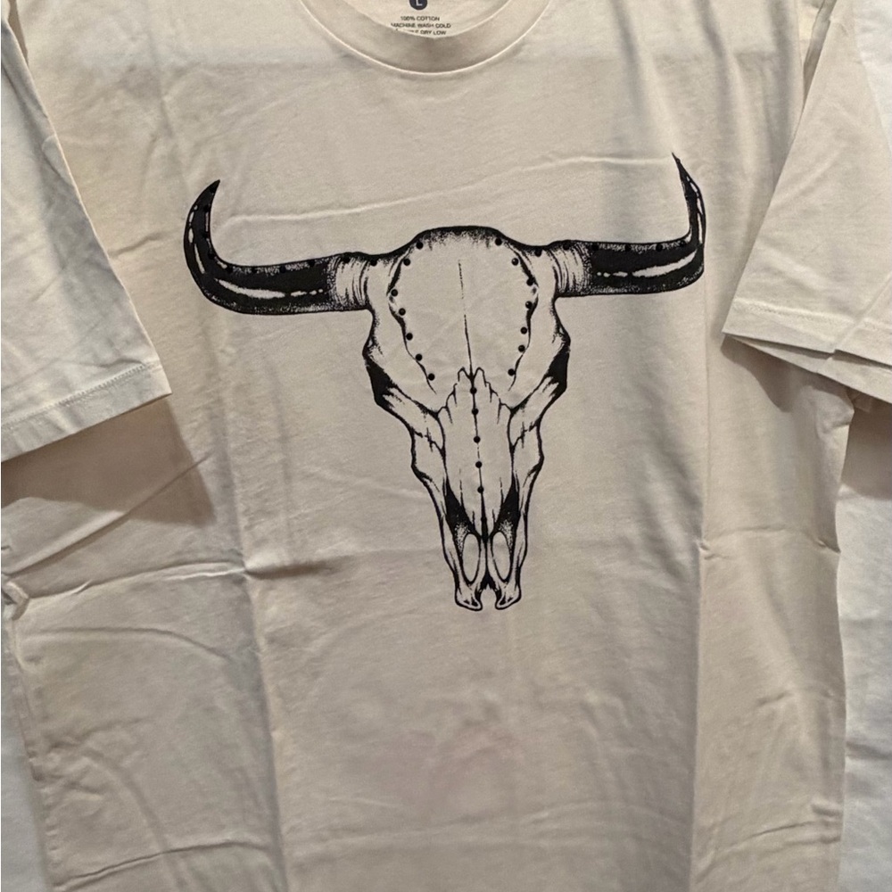 Women's Cream Graphic Tee with Bull Skull Design